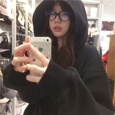 女大学生